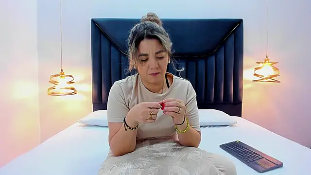 AuraEvens online show from September 2025 12:08:02 PM