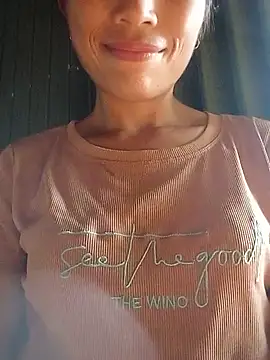 Snapshot of lucybaby00 chatting on June 2026 05:04:01 AM lucybaby00 online show from June 2026 05:04:01 AM