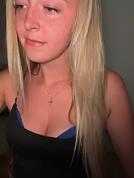 Snapshot of emilypeperoni chatting on July 2026 08:24:02 PM emilypeperoni online show from July 2026 08:24:02 PM