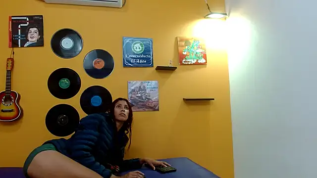 skinnyverus18 online show from September 2025 07:03:01 PM