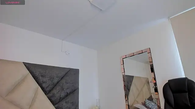 SaraWagner  online show from September 2025 06:11:02 PM