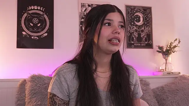 sophieee art online show from September 2025 07:02:02 PM