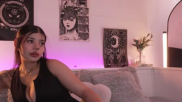 sophieee art online show from September 2025 06:30:01 PM