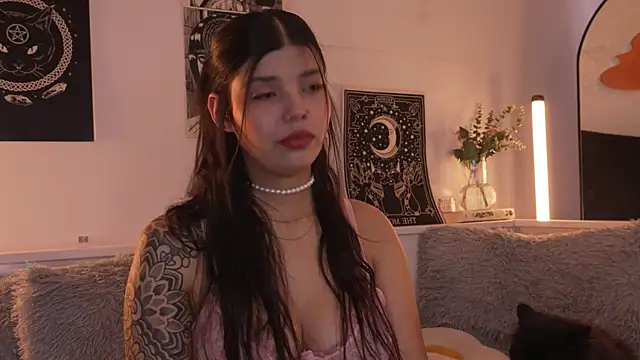 sophieee art online show from September 2025 07:08:02 PM