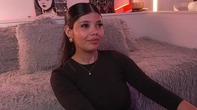 sophieee art online show from April 2026 06:53:02 PM