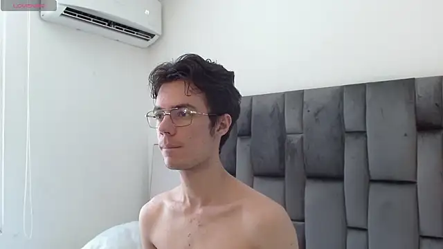 VIKTORNOIR online show from September 2025 03:39:01 PM