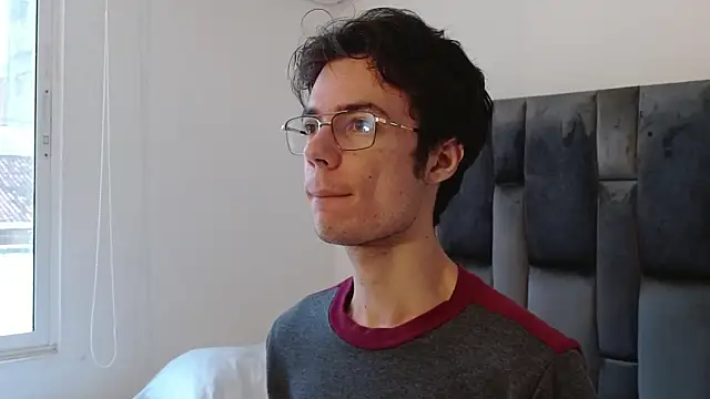 VIKTORNOIR online show from October 2025 12:25:02 PM