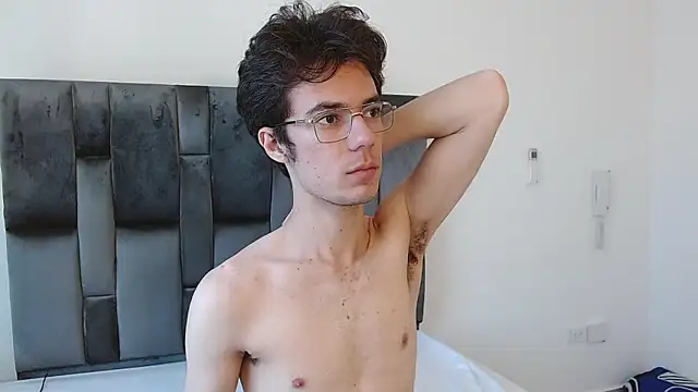 VIKTORNOIR online show from October 2025 12:35:02 PM