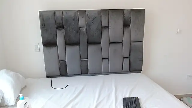 VIKTORNOIR online show from October 2025 01:31:02 PM