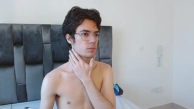 VIKTORNOIR online show from October 2025 01:34:02 PM