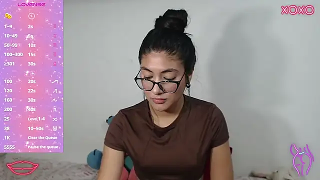 Allison 19   online show from October 2025 08:01:01 AM