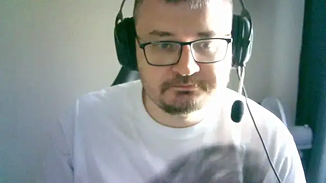 Snapshot of SirAbuser chatting on September 2025 06:13:01 AM SirAbuser online show from September 2025 06:13:01 AM