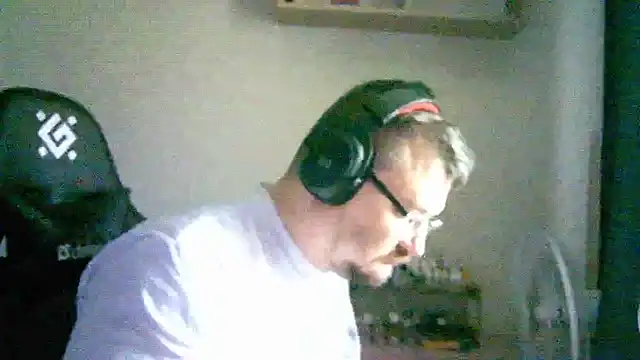 Snapshot of SirAbuser chatting on September 2025 05:53:02 AM SirAbuser online show from September 2025 05:53:02 AM