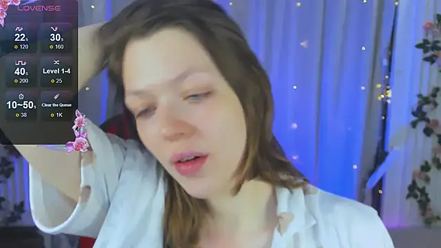 Lunar Lily online show from October 2025 05:39:02 AM