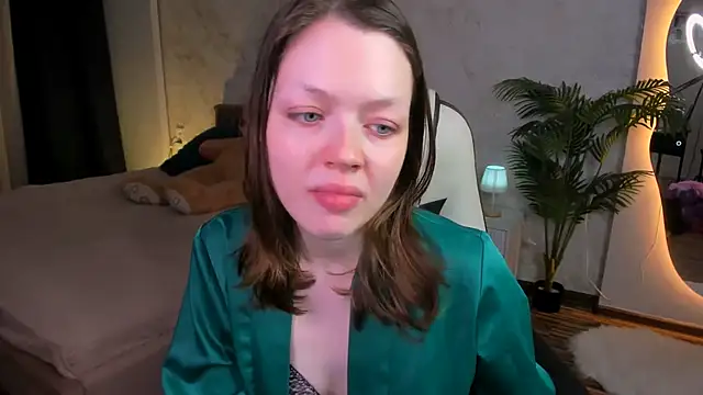 Lunar Lily online show from November 2025 05:52:01 AM