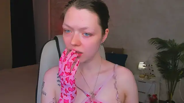 Lunar Lily online show from January 2026 05:46:02 AM