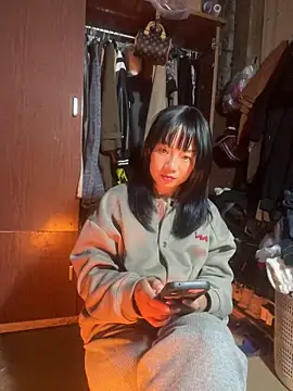 AAANINE22 online show from October 2025 02:07:01 PM