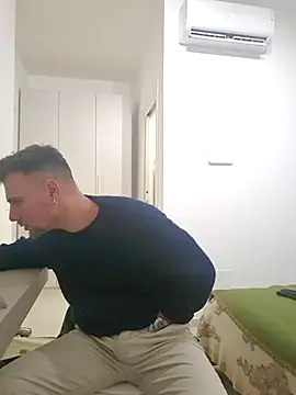 mrlyuis online show from December 2025 07:43:01 PM