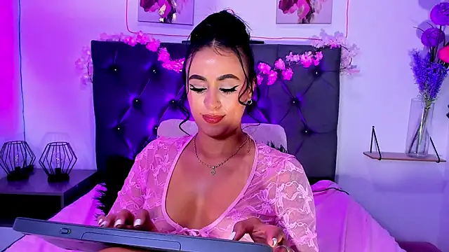 SagiraBelle online show from April 2026 09:39:33 PM