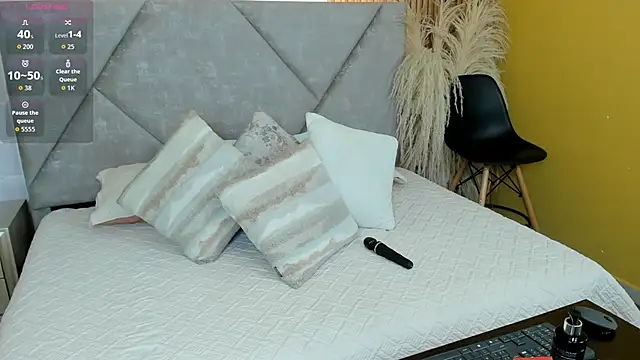 Brunnette Sensation online show from November 2025 06:20:01 PM