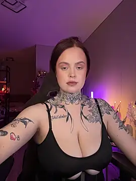 Snapshot of Mariiiiiway chatting on October 2025 04:17:01 PM Mariiiiiway online show from October 2025 04:17:01 PM