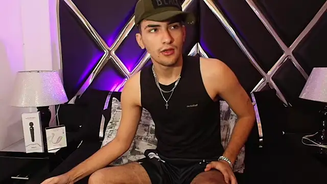 AlekRuizx online show from October 2025 11:11:01 AM