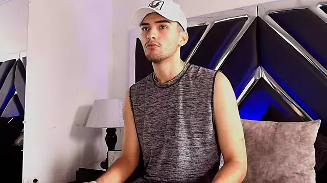 AlekRuizx online show from November 2025 07:36:02 PM