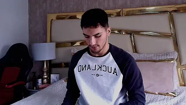 AlekRuizx online show from November 2025 04:05:01 PM