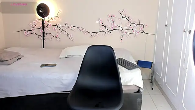 zarek lux online show from July 2026 12:53:01 PM