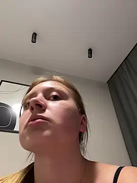 Babyy Lynaa online show from October 2025 05:43:02 PM