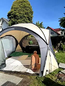 Robbin Huut online show from October 2025 11:54:01 AM