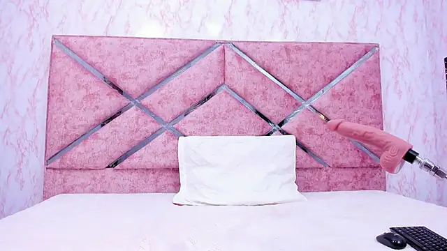 HOT EMIILY  online show from October 2025 11:44:02 AM