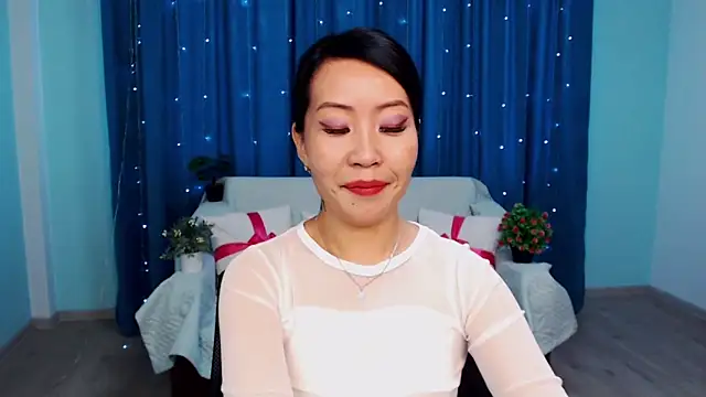 LiaPak online show from October 2025 01:06:02 AM