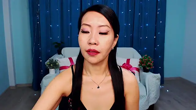 LiaPak online show from November 2025 01:05:01 AM