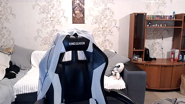 PansyBorriello online show from September 2025 04:08:02 PM