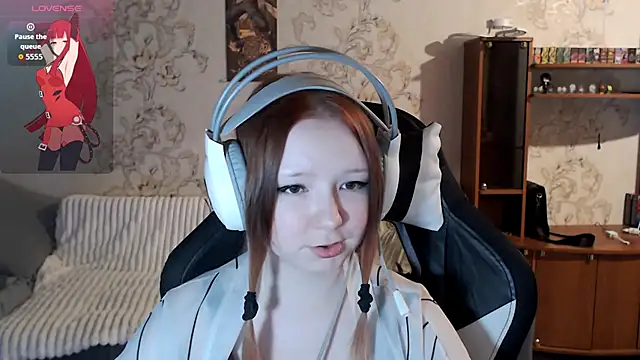 PansyBorriello online show from October 2025 04:15:02 PM