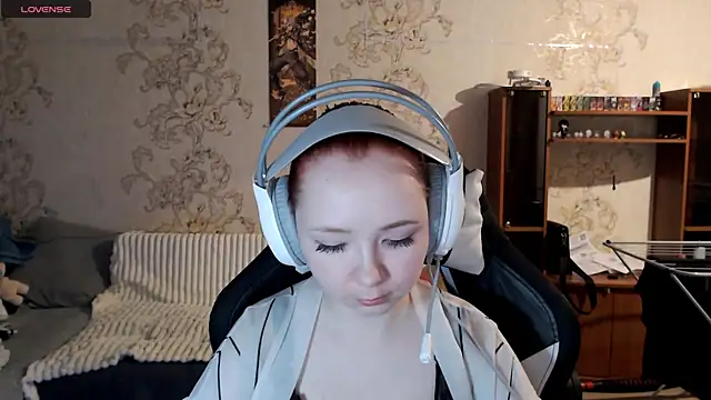 PansyBorriello online show from November 2025 06:08:01 PM