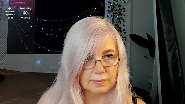 Snapshot of Hella_Fabel chatting on May 2026 01:11:01 AM Hella Fabel online show from May 2026 01:11:01 AM