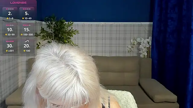 Snapshot of Hella_Fabel chatting on May 2026 01:13:01 AM Hella Fabel online show from May 2026 01:13:01 AM