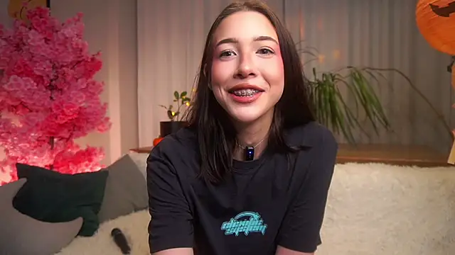 EviaRabasca online show from October 2025 11:50:01 AM