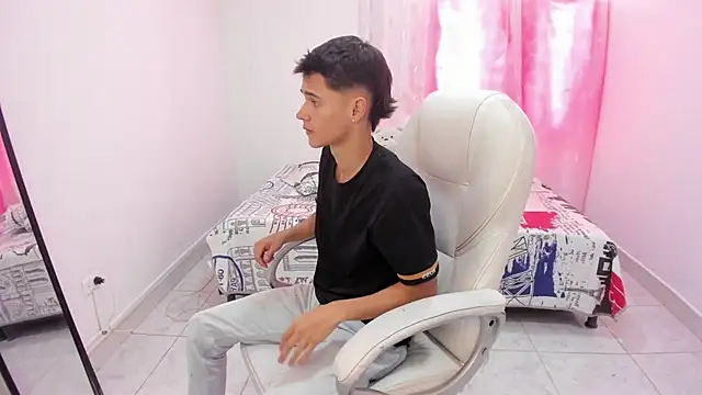 Aron Boyy online show from September 2025 07:50:02 PM