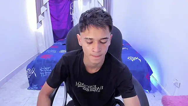 Aron Boyy online show from October 2025 07:35:02 PM