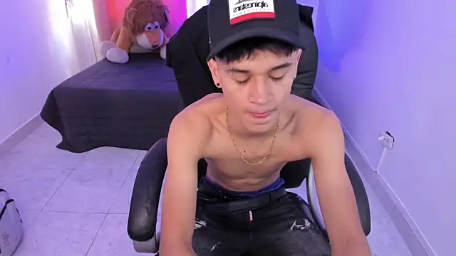 Aron Boyy online show from March 2026 08:25:01 PM