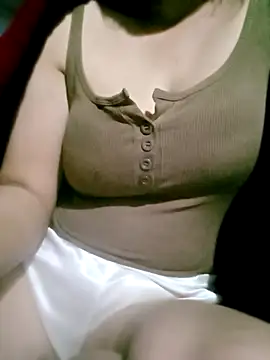 Surrilove online show from November 2025 04:07:02 PM