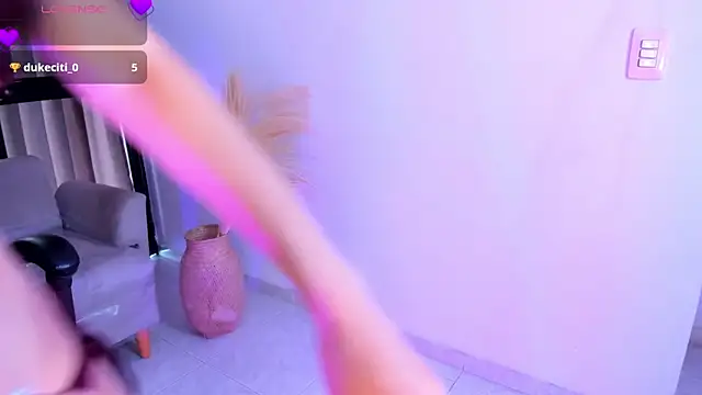 Snapshot of chloegils_ chatting on November 2025 01:57:01 PM chloegils online show from November 2025 01:57:01 PM