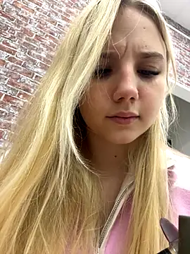 Sky Cutie online show from October 2025 04:14:01 AM