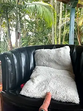 AliceMrtnz online show from April 2026 07:07:02 PM