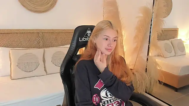 daniand  online show from September 2025 11:45:01 AM