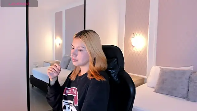 daniand  online show from November 2025 02:00:01 AM