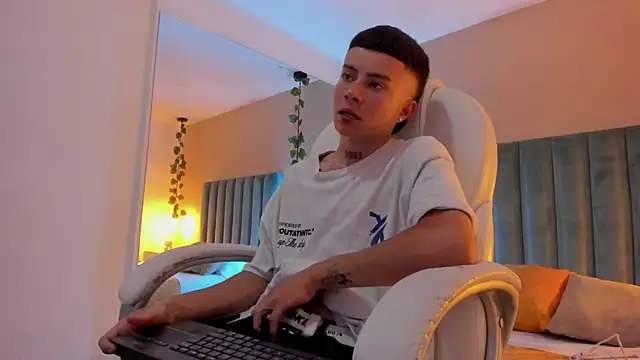 Nascary Fox online show from September 2025 07:47:02 PM